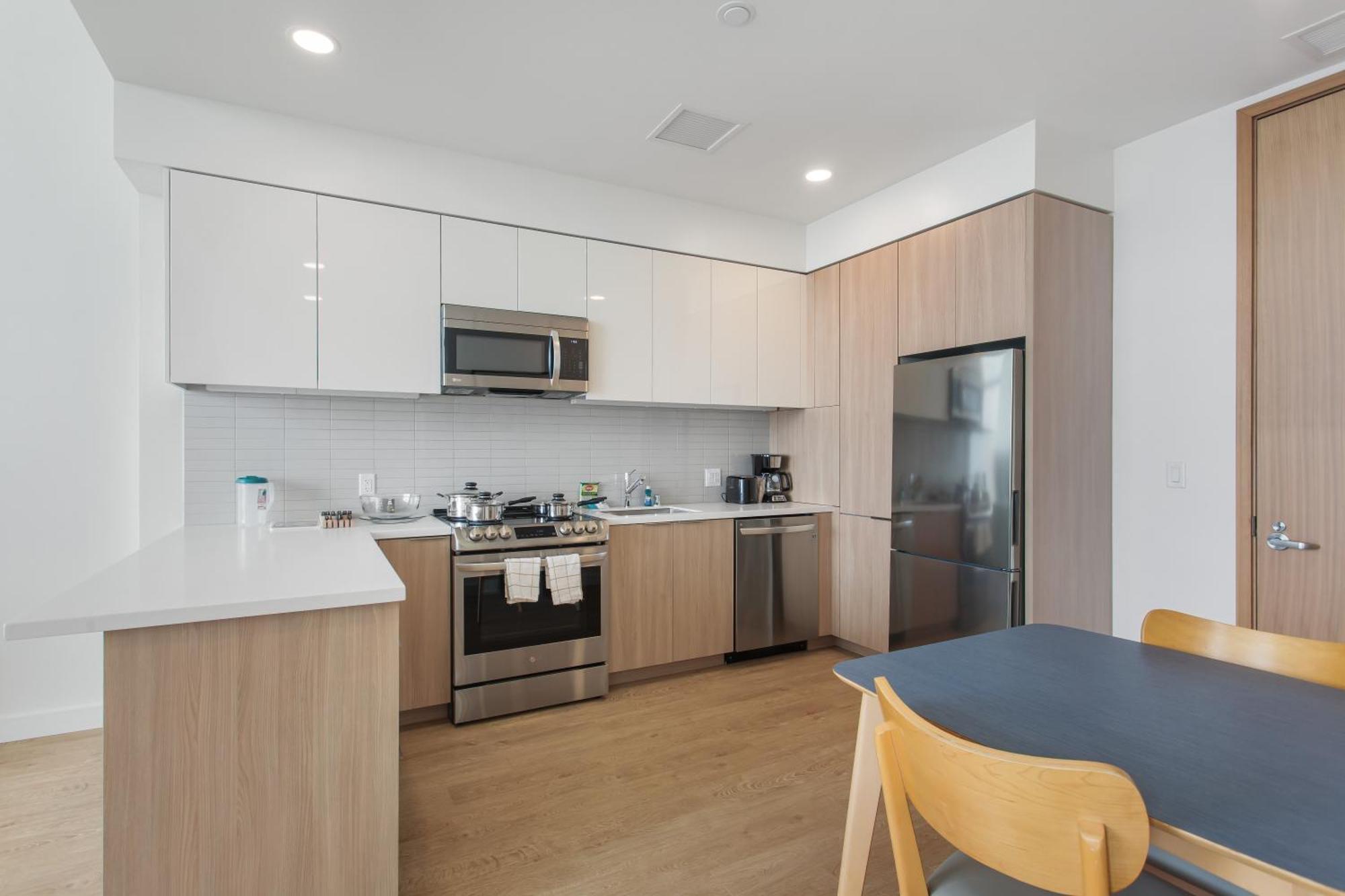 Landmark Management West La Capsule hotel