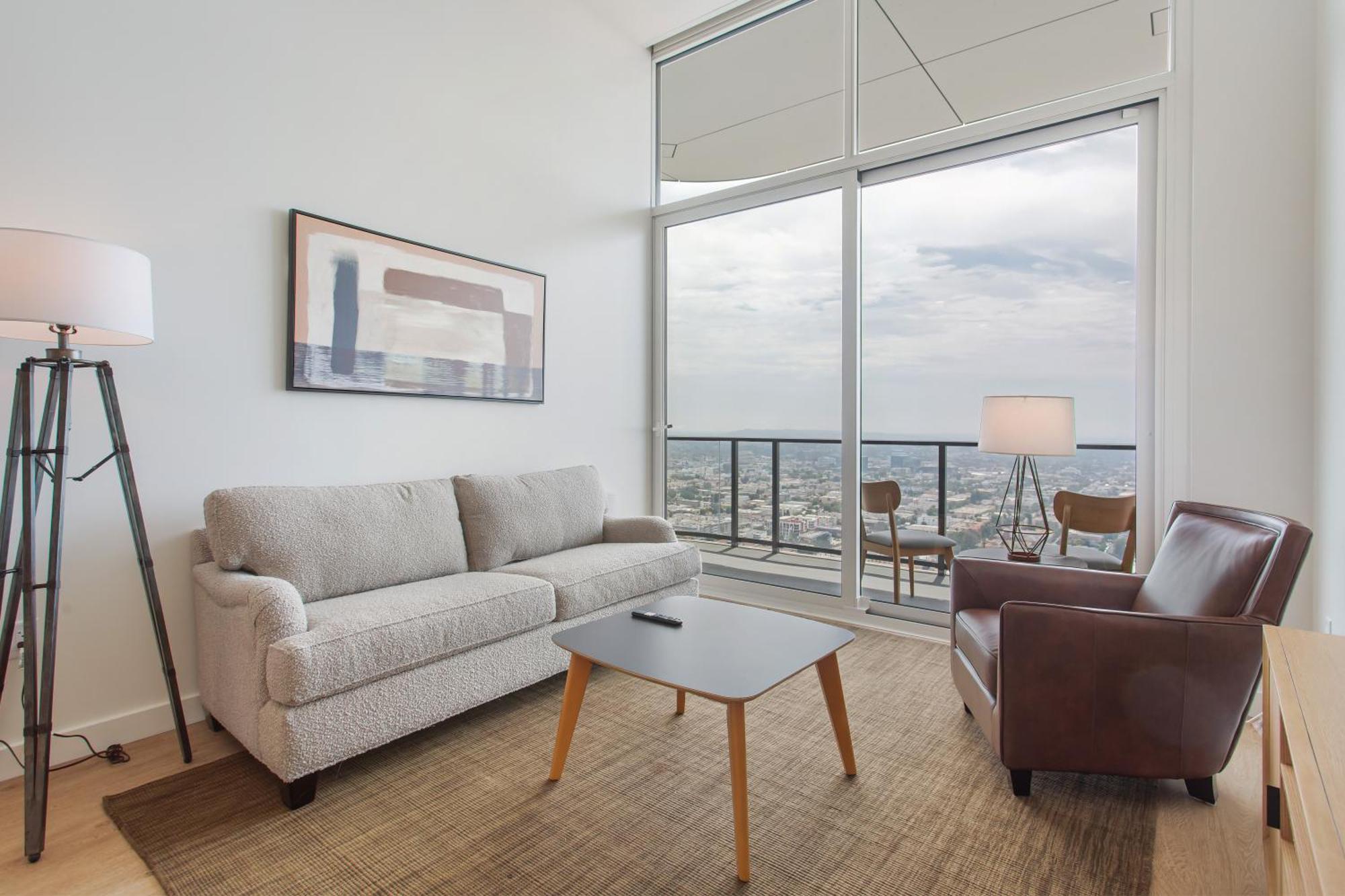Capsulehotel Landmark Management West La
