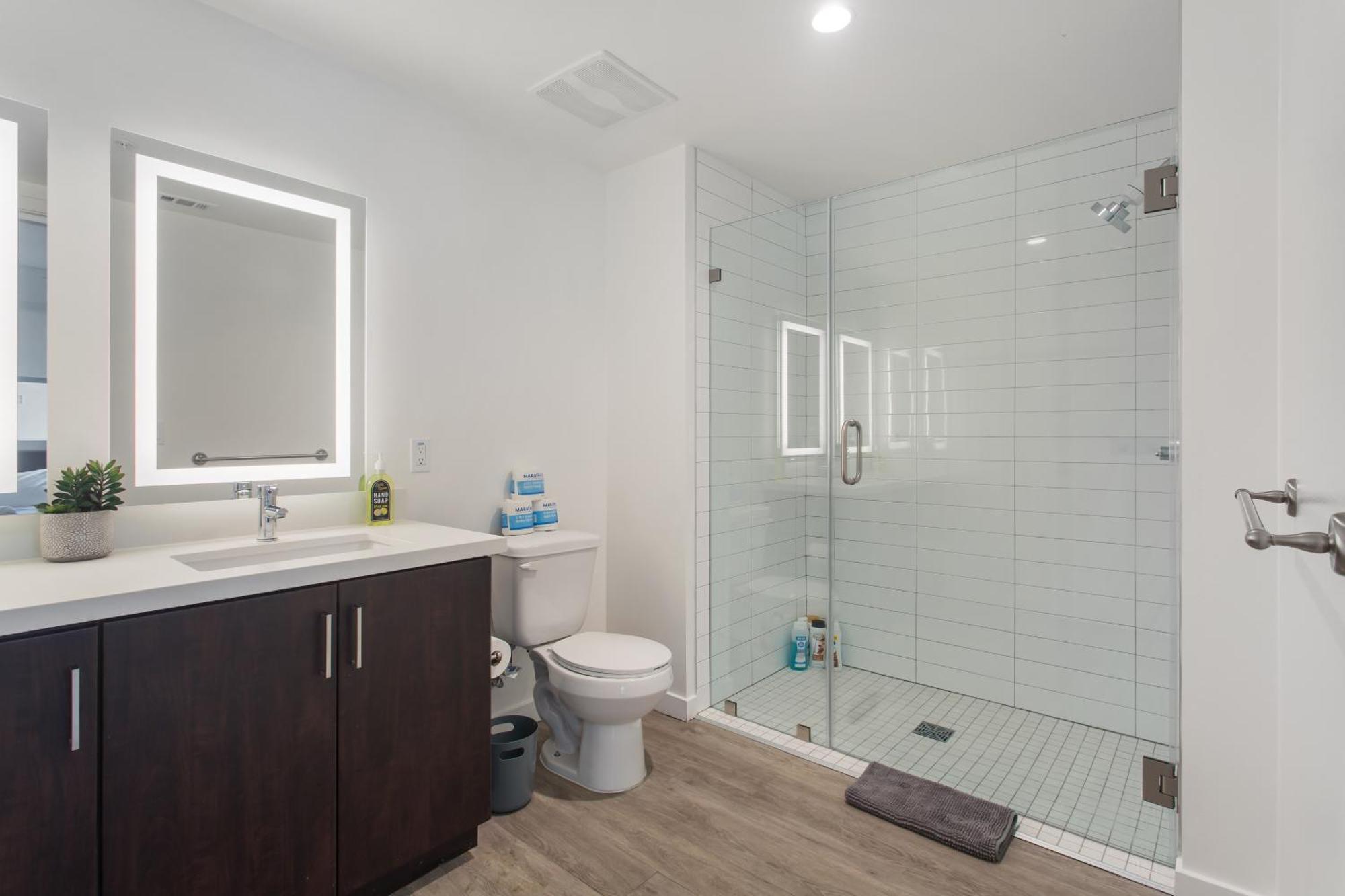 Capsule hotel Landmark Management West La *