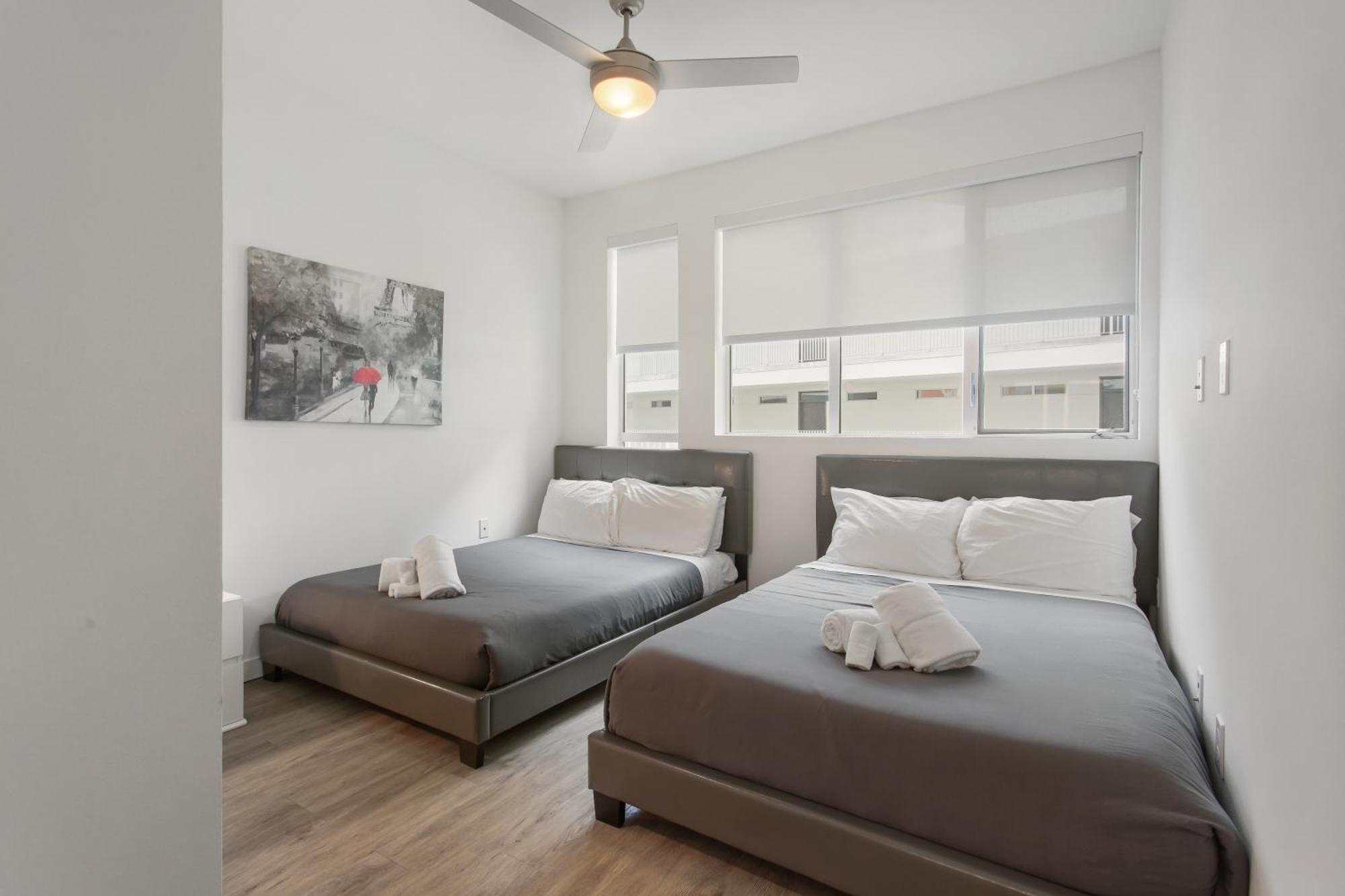 Capsulehotel Landmark Management West La Los Angeles