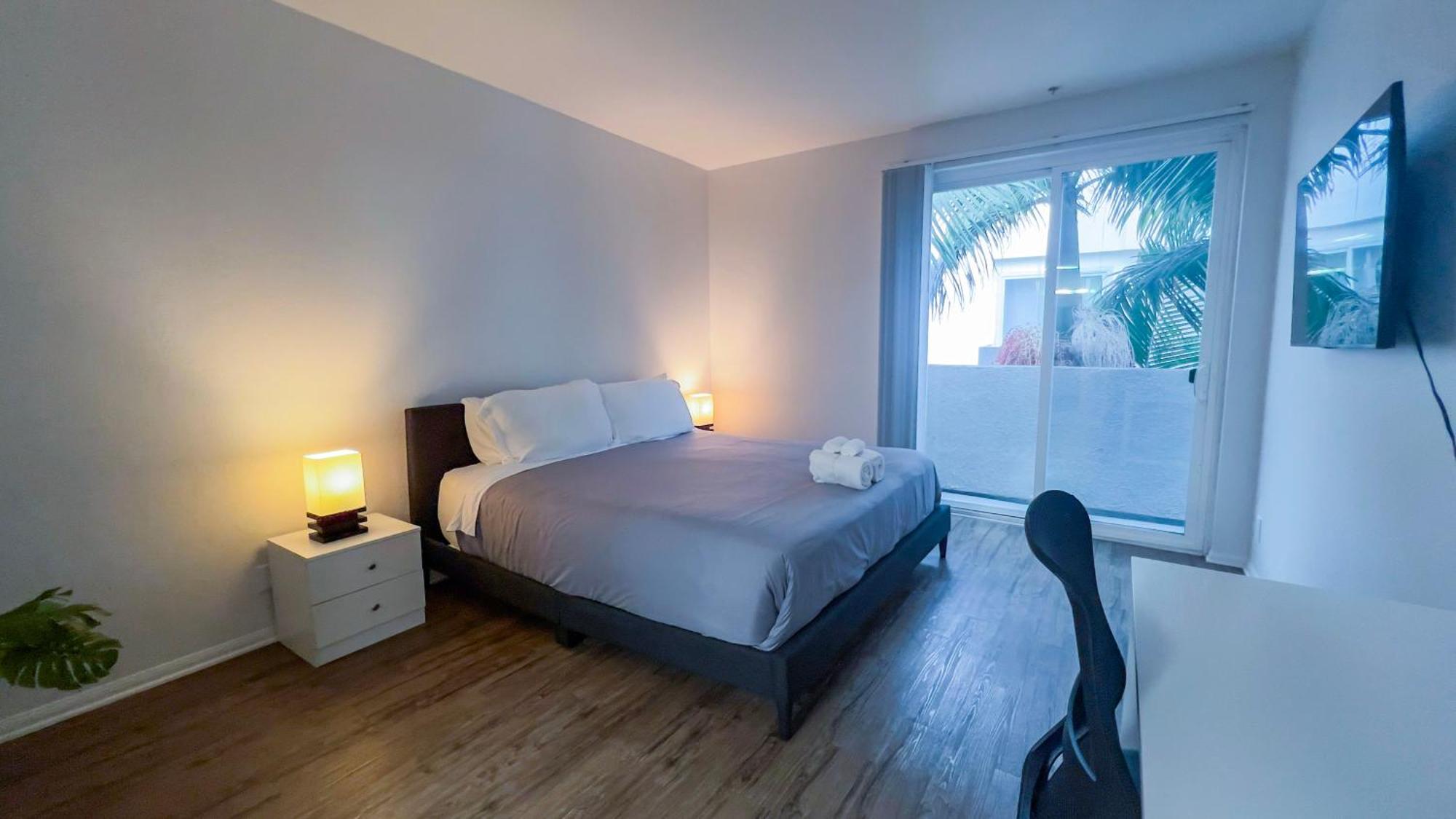 Capsulehotel Landmark Management West La