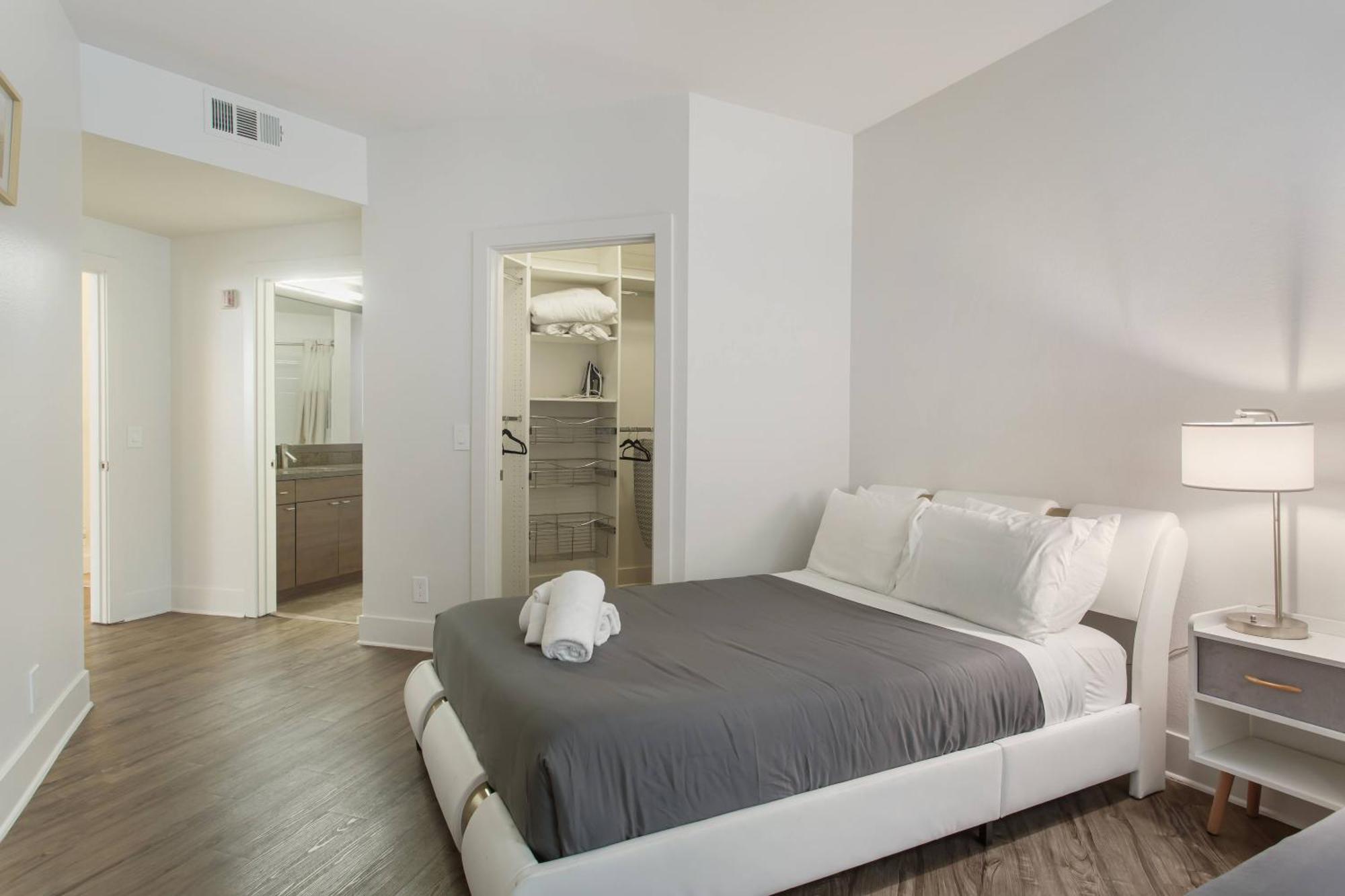 Landmark Management West La Capsule hotel *