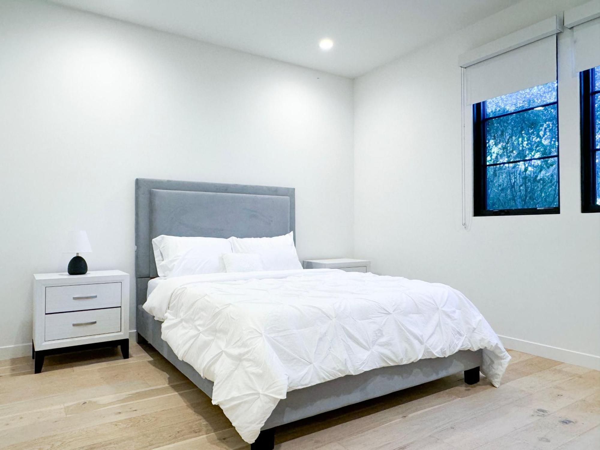 Capsulehotel Landmark Management West La