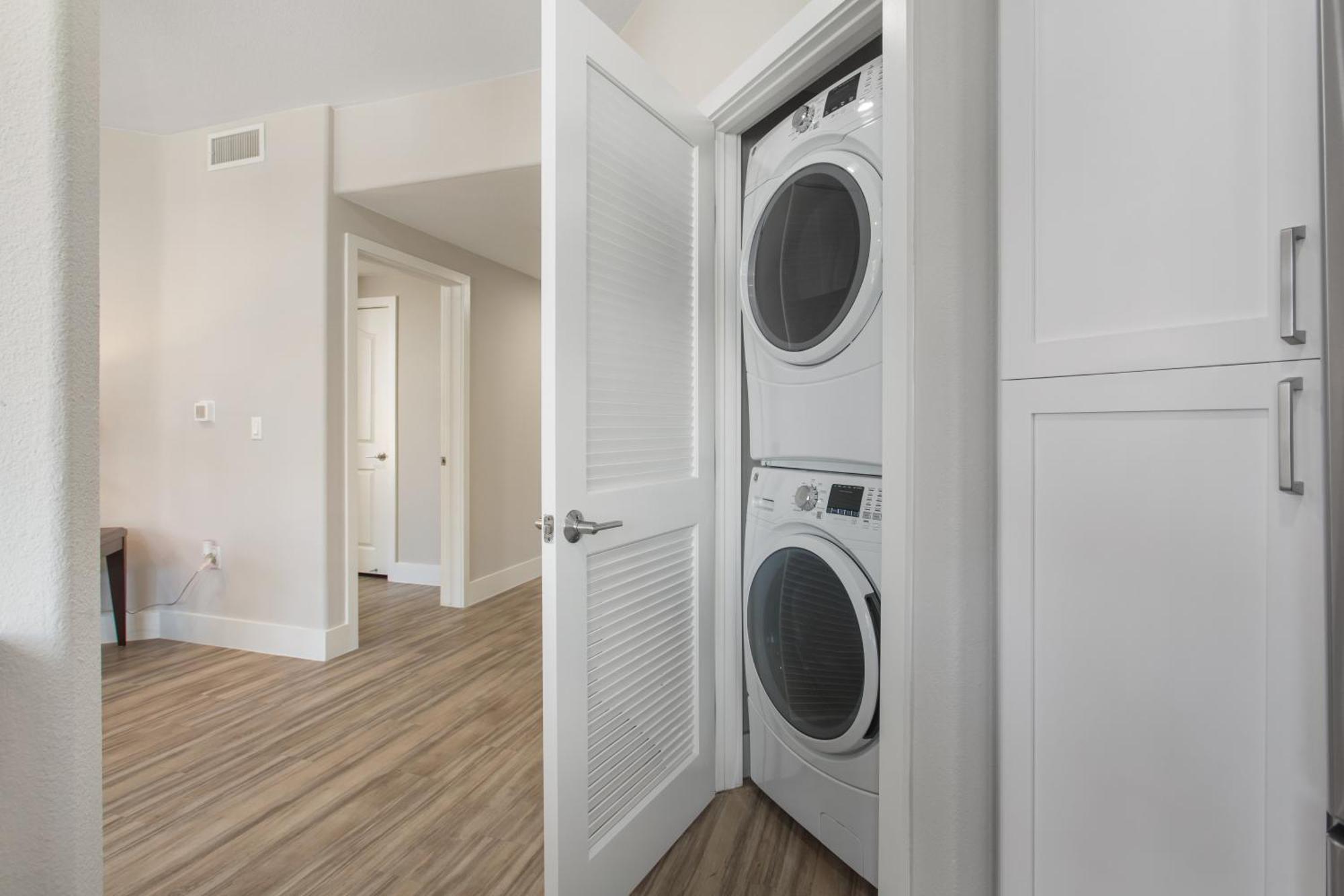Capsulehotel Landmark Management West La