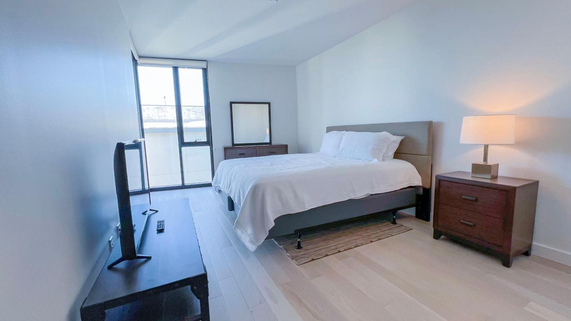 Capsulehotel Landmark Management West La Los Angeles
