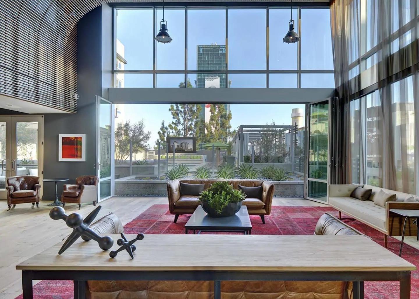 Capsulehotel Landmark Management West La *