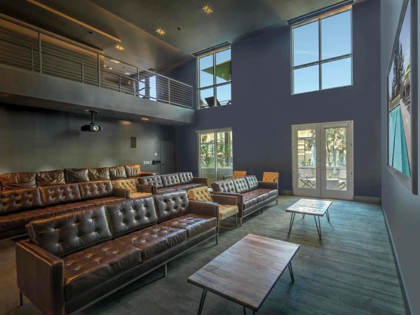 Capsulehotel Landmark Management West La