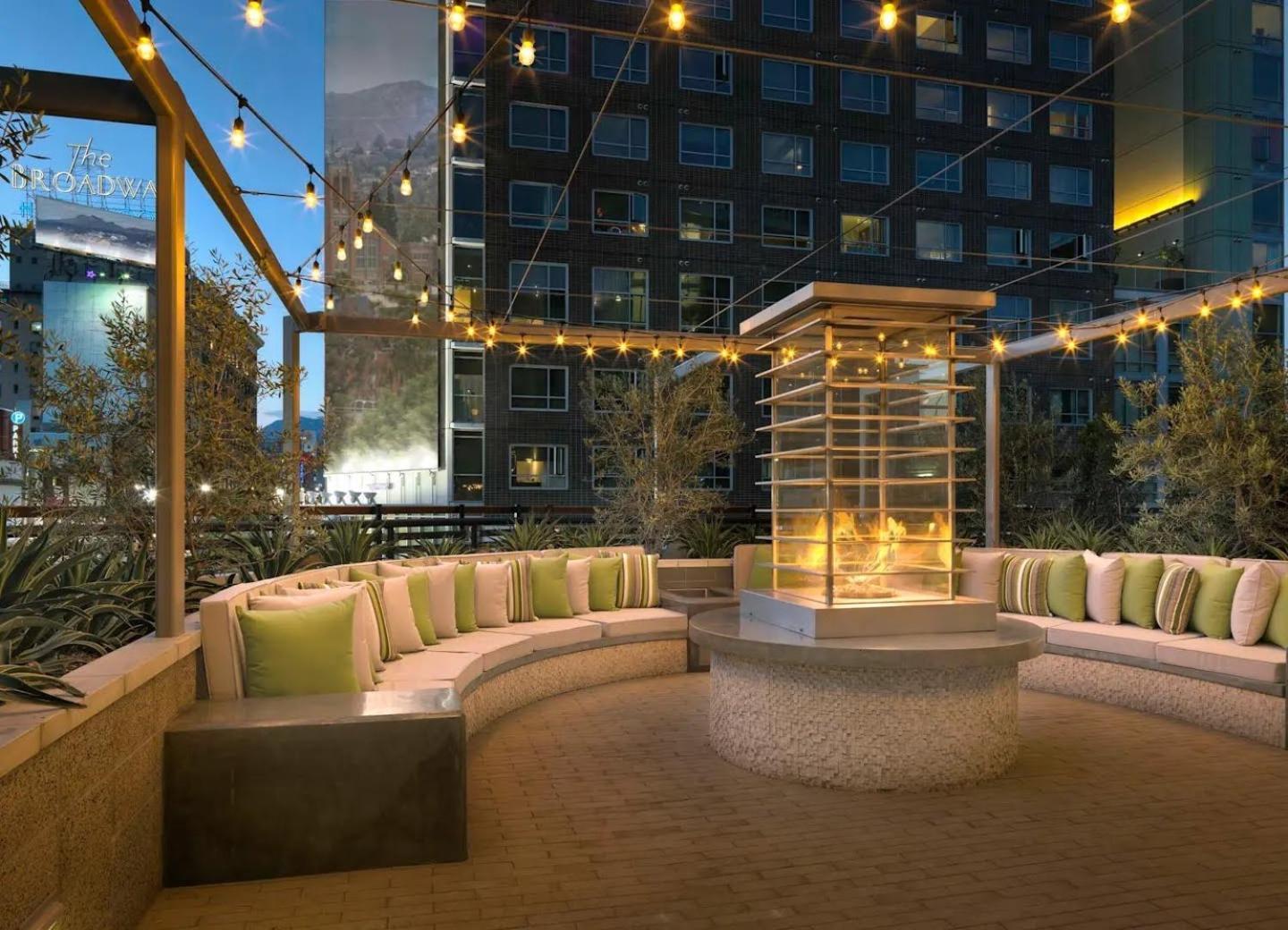 Capsulehotel Landmark Management West La Los Angeles